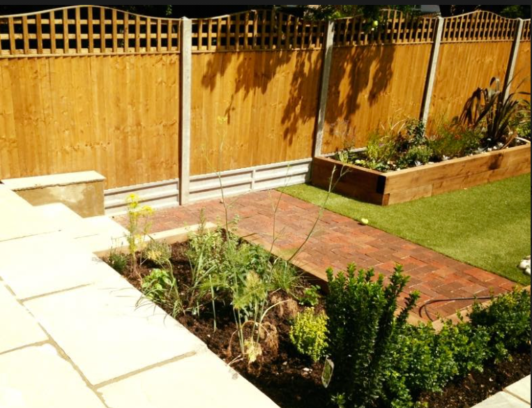 experience installing garden fencing in North London